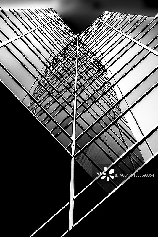 摩天大楼竖版艺术摄影图片素材