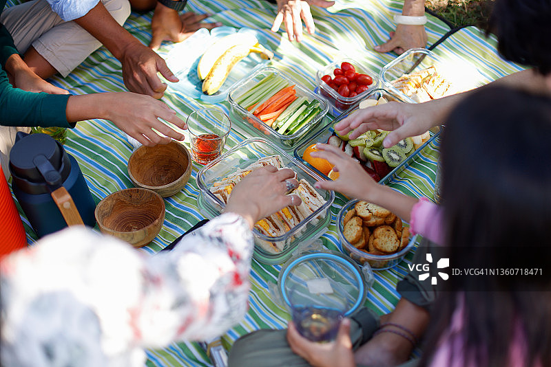 户外美味的野餐食品图片素材