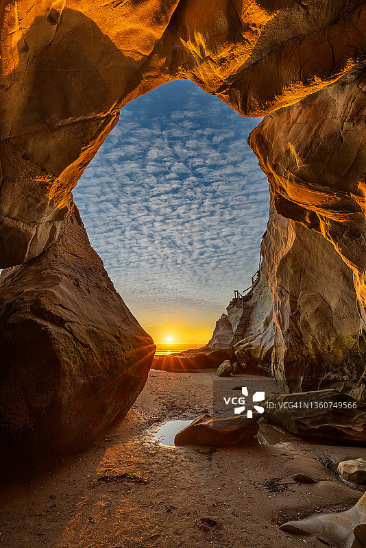 海蚀洞日落图片素材