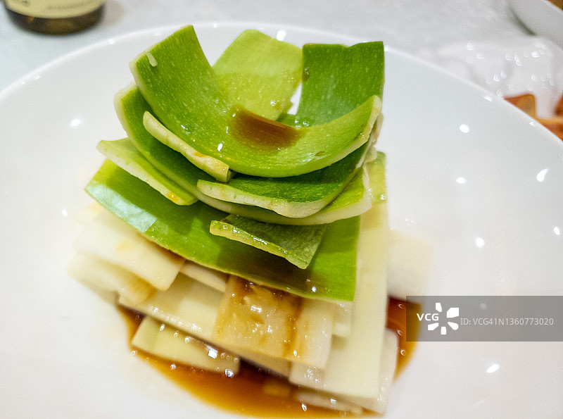 夏季南瓜块佐以美味酱汁图片素材