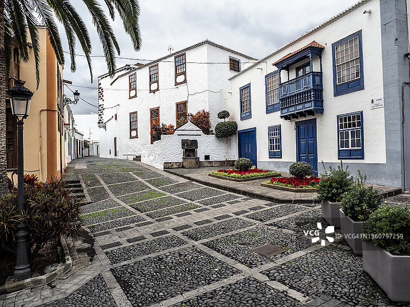 加那利群岛圣克鲁斯-德拉帕尔马市的旧街道图片素材