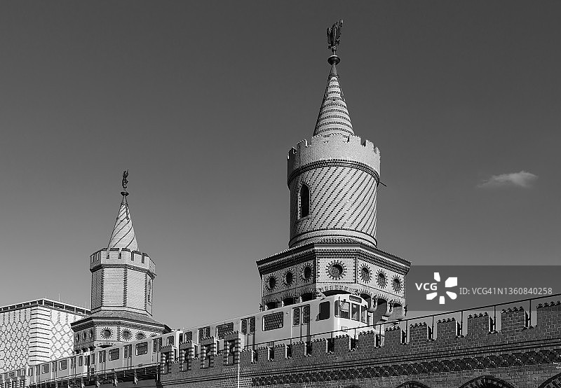 德国柏林克罗伊茨贝格和弗里德里希斯海因之间的上包姆桥图片素材