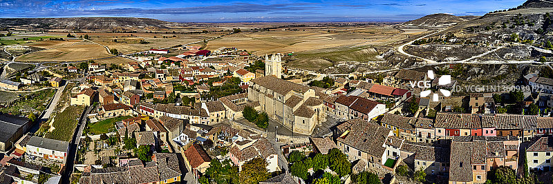 西班牙卡斯蒂利亚-莱昂高原上的卡斯特罗赫里斯村图片素材