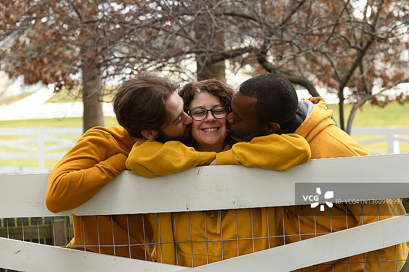 飞吻表情图片素材