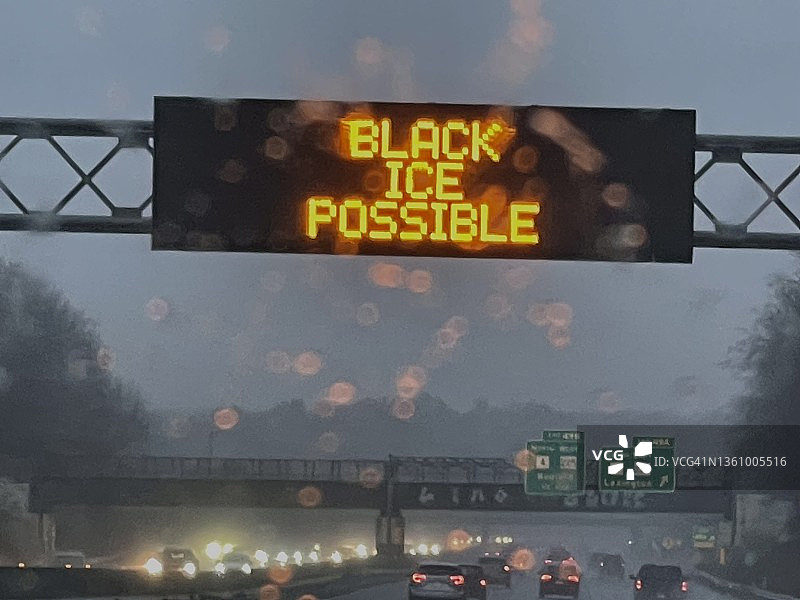 黑色冰雪路面警告标志图片素材