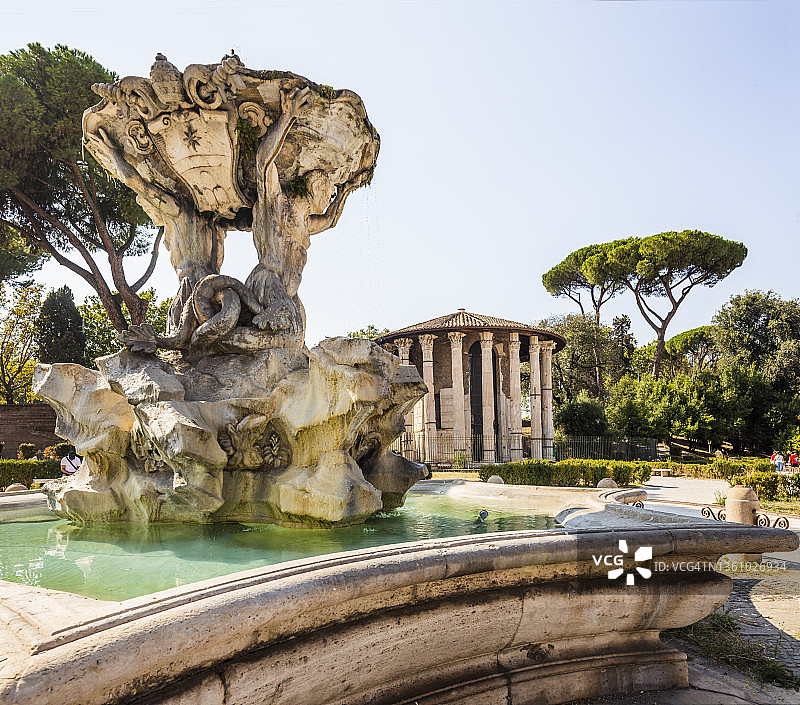海神喷泉和大力神胜利者神庙图片素材