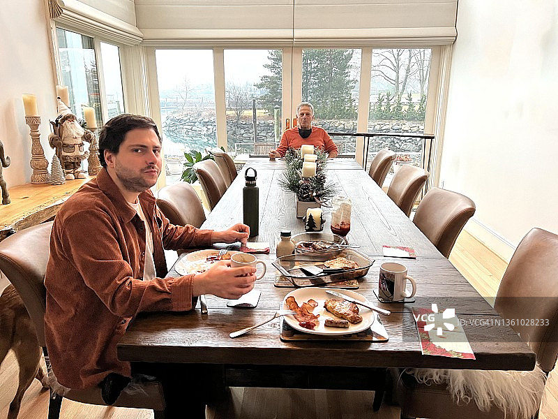 保持社交距离的圣诞早晨图片素材