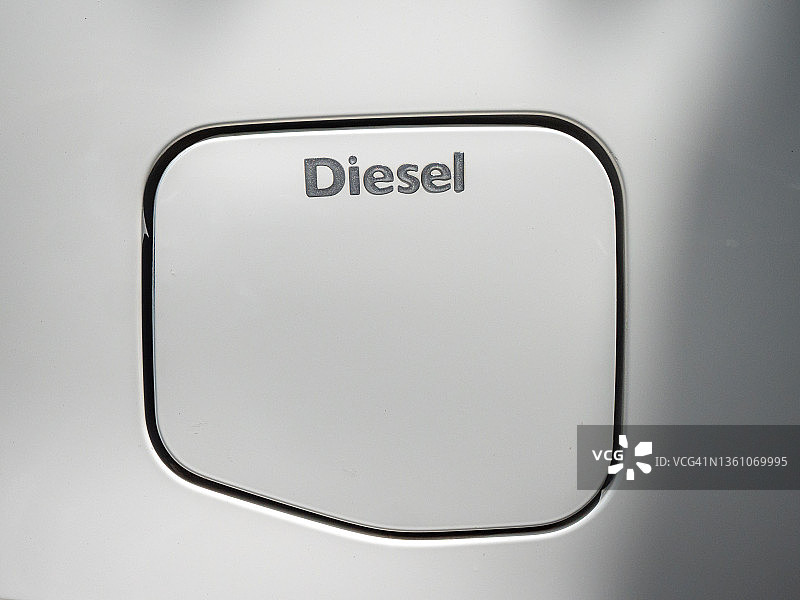 干净的现代汽车的亮灰色柴油燃料箱门图片素材