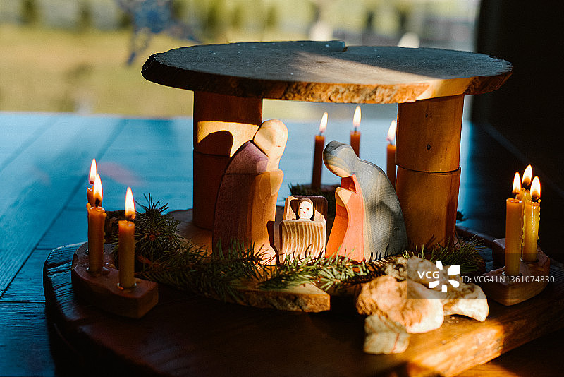 木制耶稣诞生场景图片素材