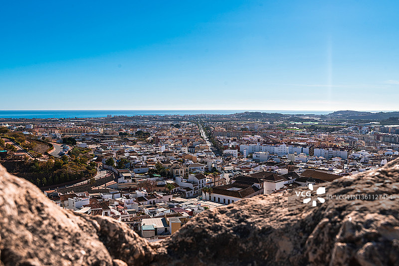 贝莱斯-马拉加市和托雷德尔马镇的全景图片素材