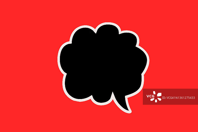 黑色漫画泡沫在红色的背景。漫画的概念，对话，说话和呼喊。图片素材