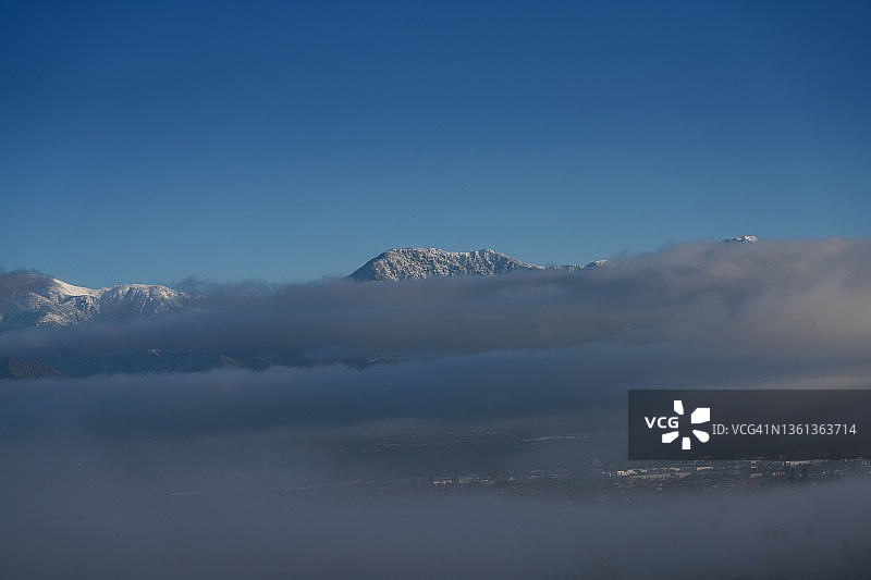 洛杉矶雨后的冬日清晨图片素材