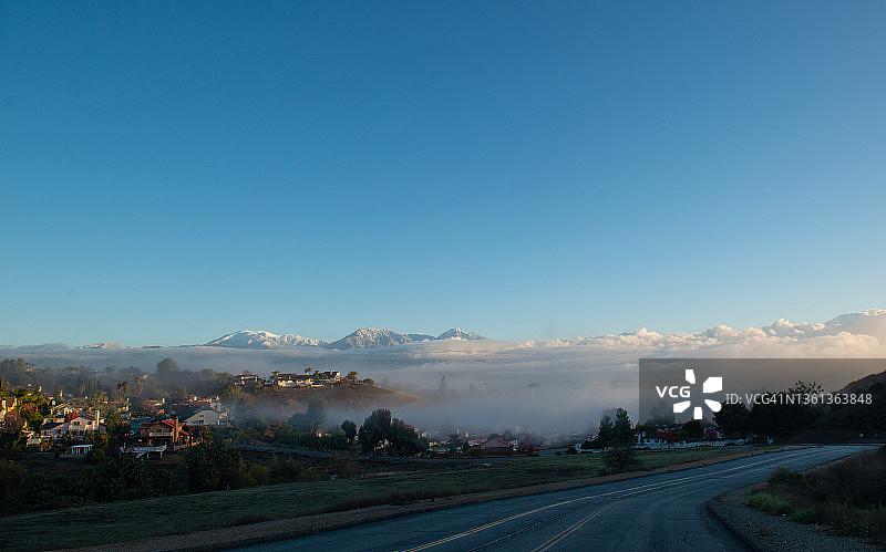 洛杉矶雨后的冬日清晨图片素材