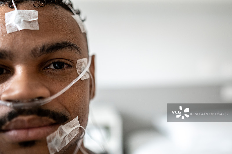 接受多导睡眠图检查的病人图片素材