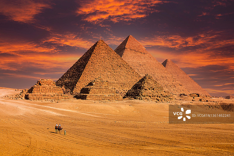 吉萨开罗胡夫金字塔日落景观图片素材