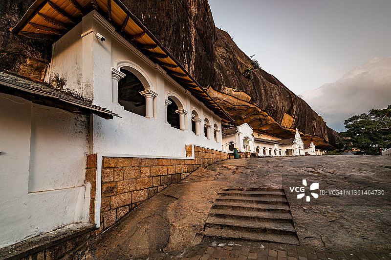 日落时分的丹布拉石窟寺，斯里兰卡图片素材