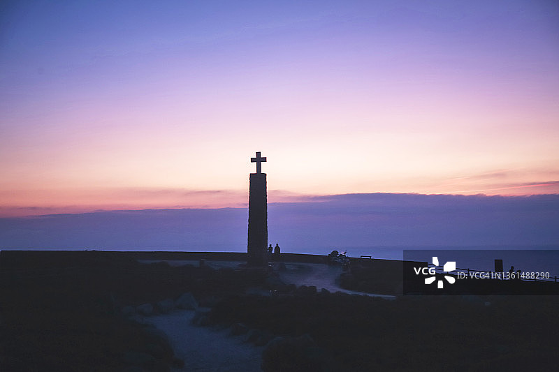 2022年度流行色：长崖角纪念碑剪影，葡萄牙辛特拉图片素材