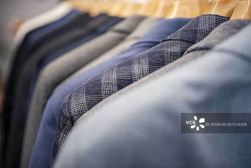 不同颜色男士西装特写图片素材