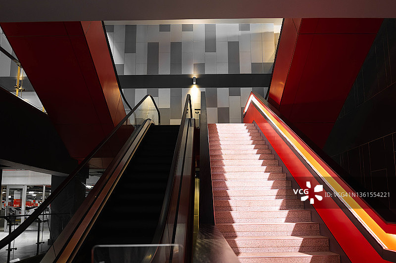 自动扶梯正面图图片素材