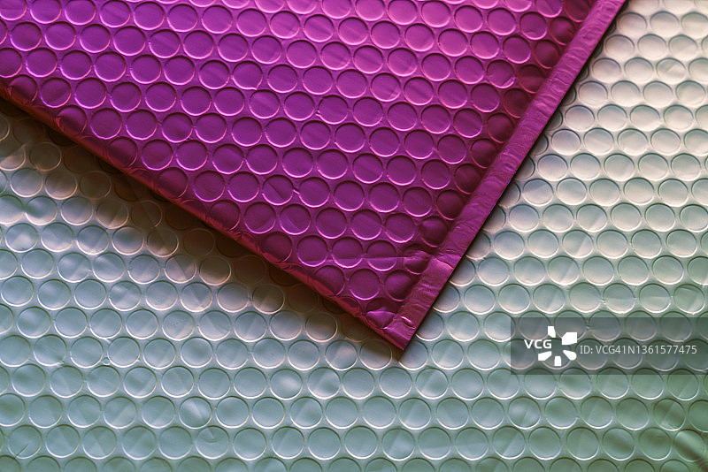 金属质感气泡膜信封背景图片素材