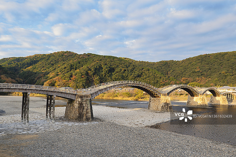日本三大奇桥锦带桥的朝阳图片素材