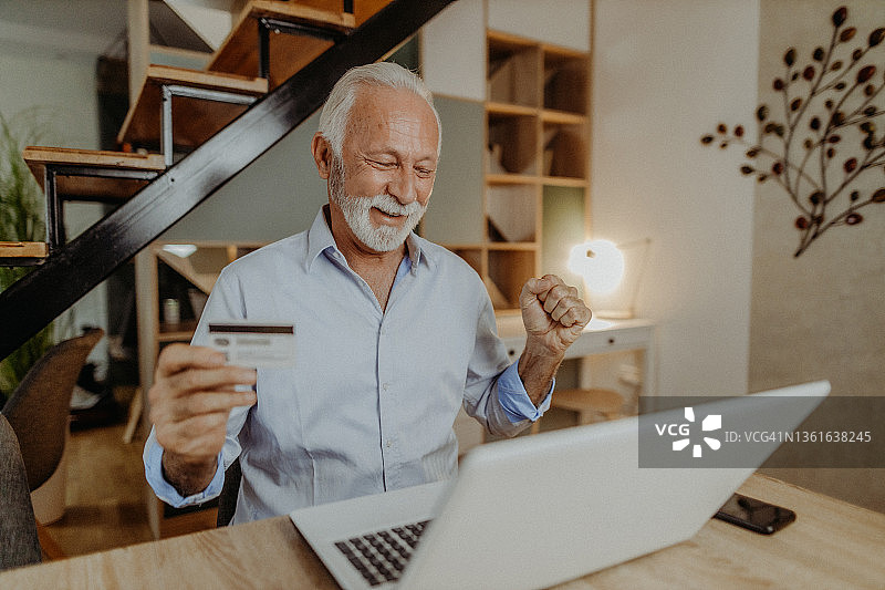 老人在家图片素材