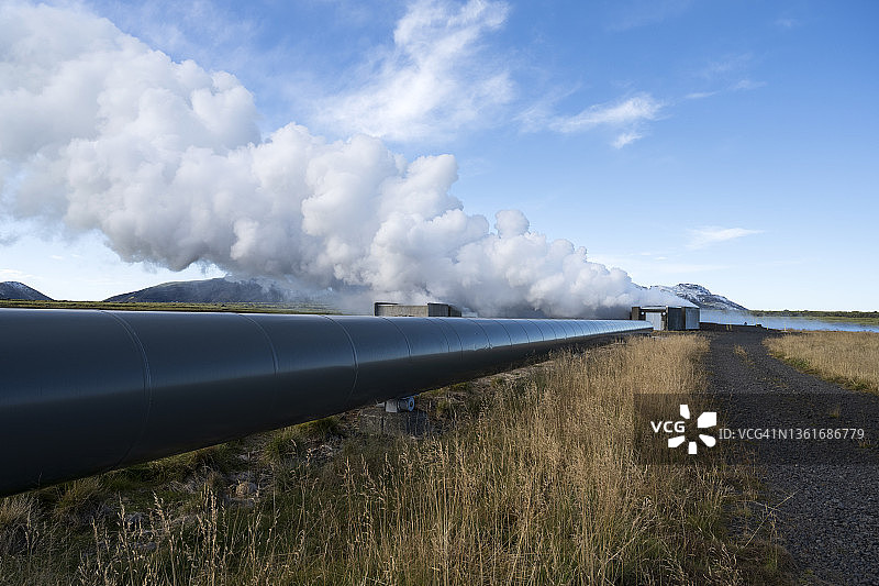 冰岛海利舍迪发电站的蒸汽和水管图片素材