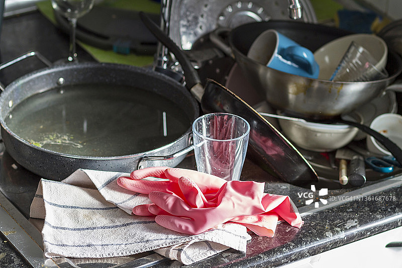 脏乱的厨房图片素材