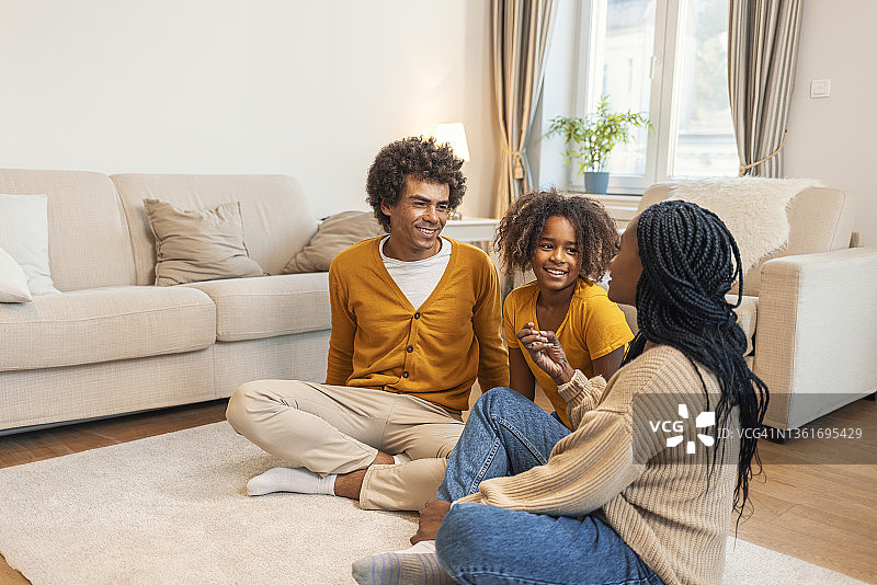 家庭关爱与保护图片素材