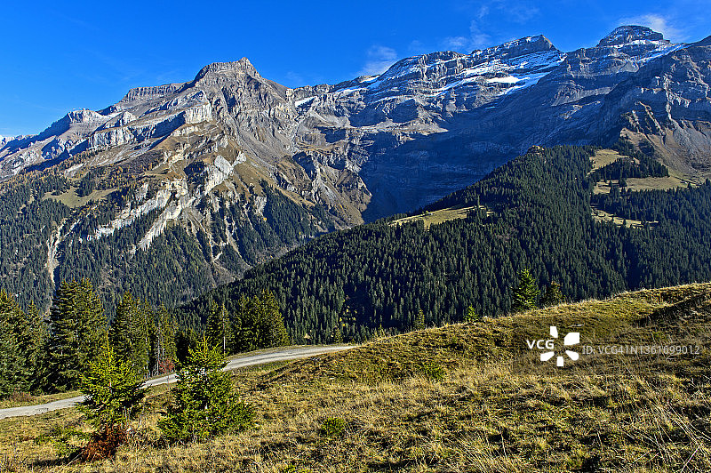 迪亚布勒雷山脉与塞克斯鲁日峰图片素材