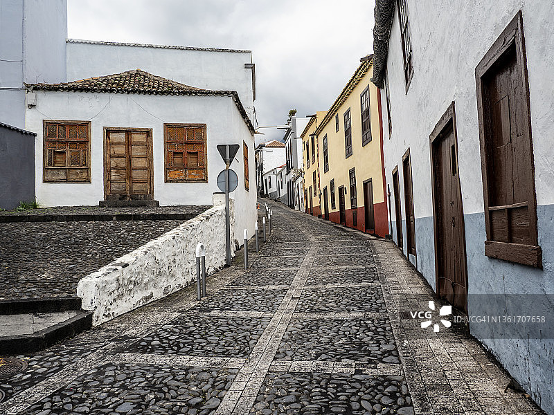 圣克鲁斯-德拉帕尔马老区典型加那利建筑街道图片素材