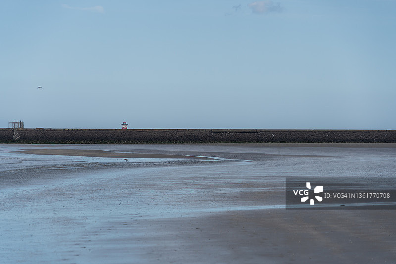 荷兰艾默伊登南码头和海滩风光图片素材