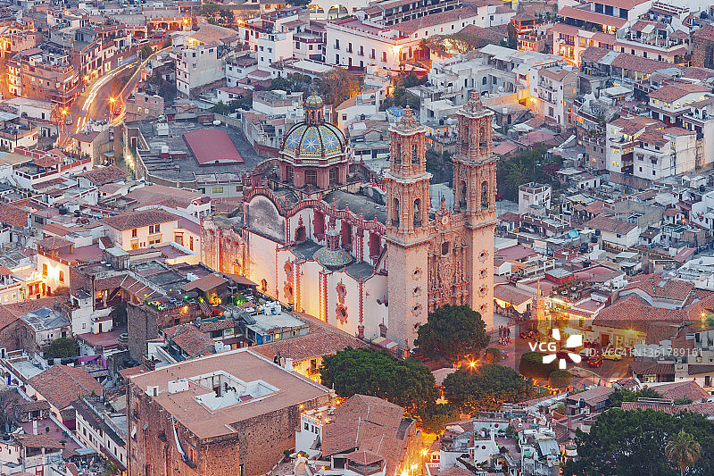 黄昏时分的圣普里斯卡教堂图片素材