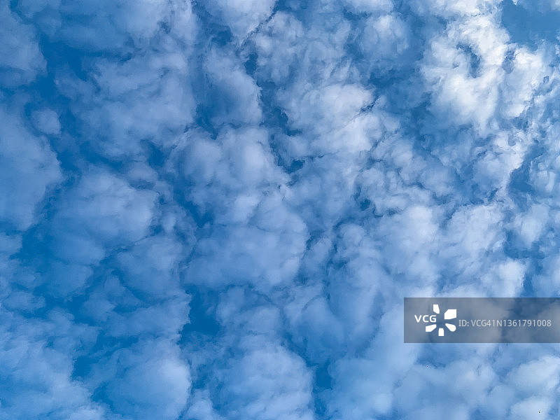 蓝色的天空图片素材