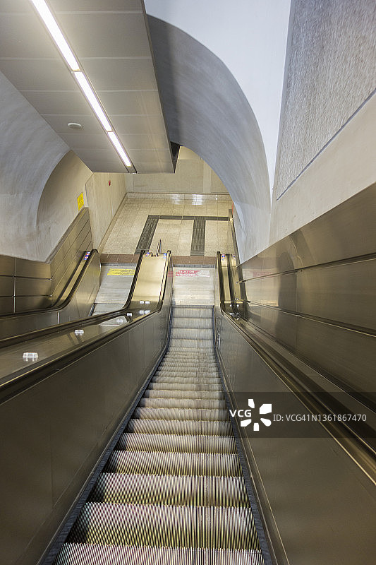 希腊地铁站的自动扶梯图片素材