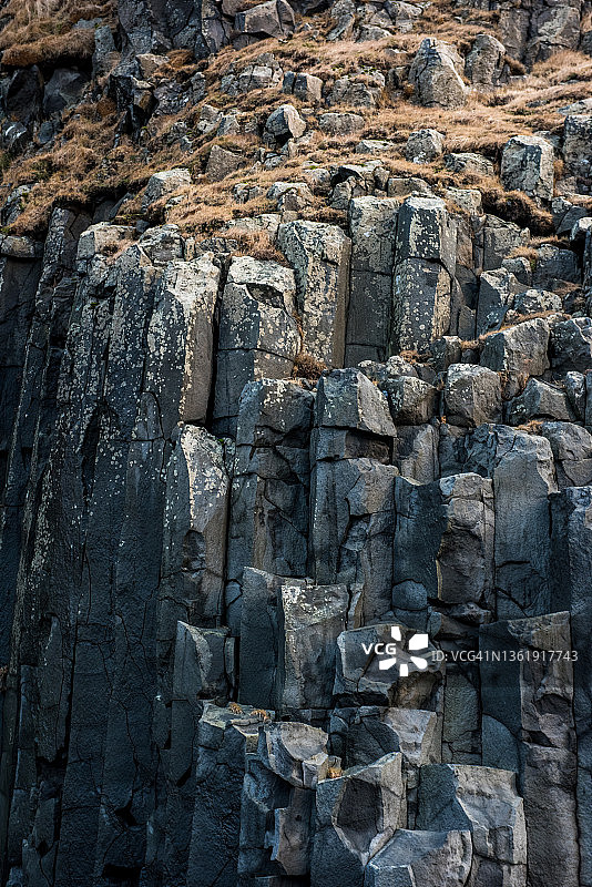 冰岛雷尼斯黑沙滩雷尼斯法加尔山火山岩层图片素材