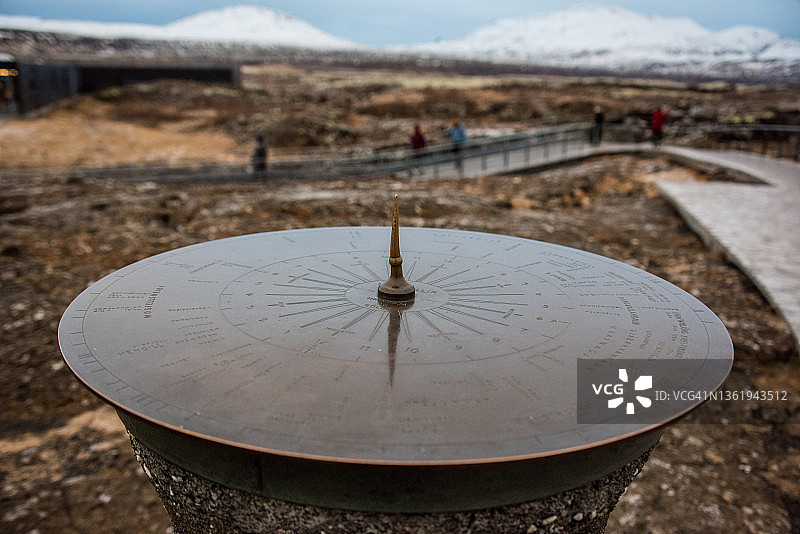 冰岛辛格韦德利国家公园瞭望台的日晷图片素材