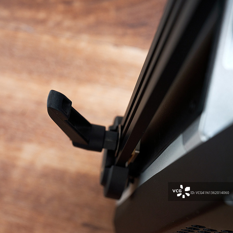 LED聚光灯、轭架和释放夹图片素材