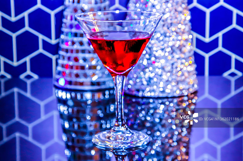 闪光马提尼酒杯图片素材