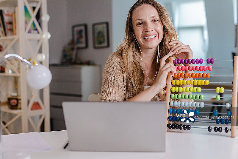 居家女教师肖像图片素材