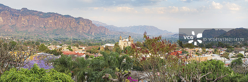 特波兹兰和德拉纳提维达前多米尼加修道院的日出图片素材