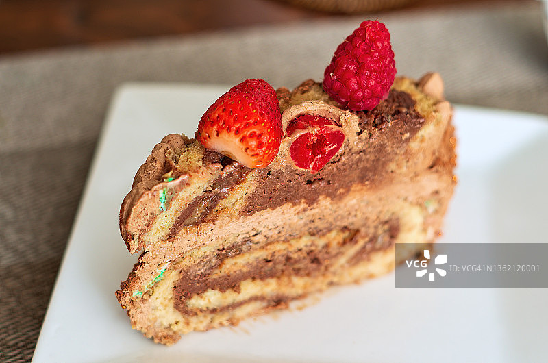 圣诞树桩蛋糕切片图片素材