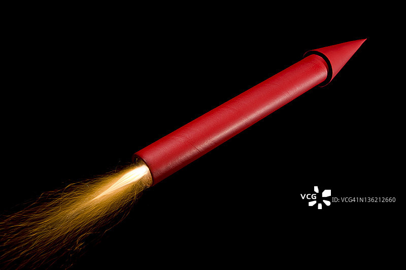 红色火箭烟花图片素材