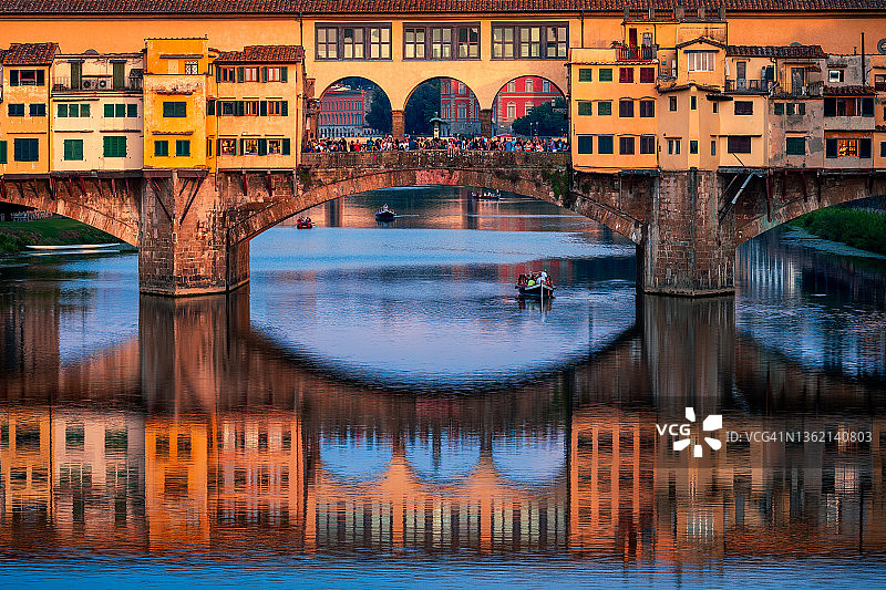 意大利托斯卡纳佛罗伦萨阿诺河老桥图片素材