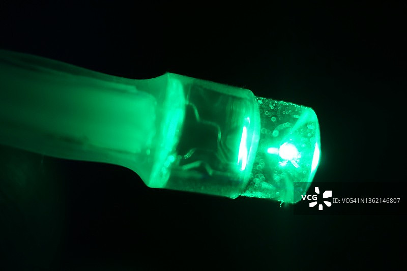 绿色灯泡图片素材