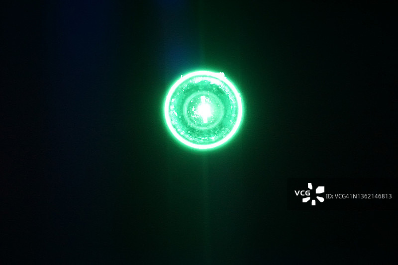 绿色灯泡图片素材