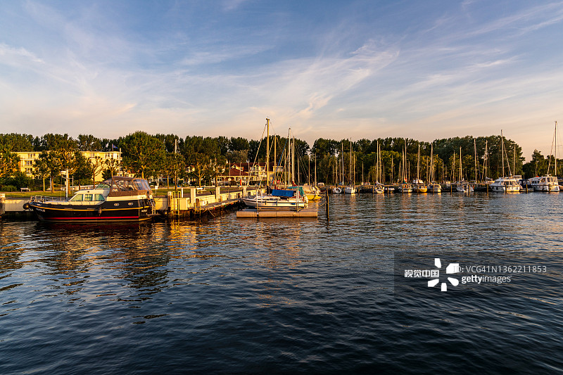 德国石勒苏益格-荷尔斯泰因州特拉沃明德码头图片素材