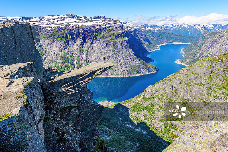 挪威哈当厄尔高原国家公园的Trolltunga（恶魔之舌）图片素材
