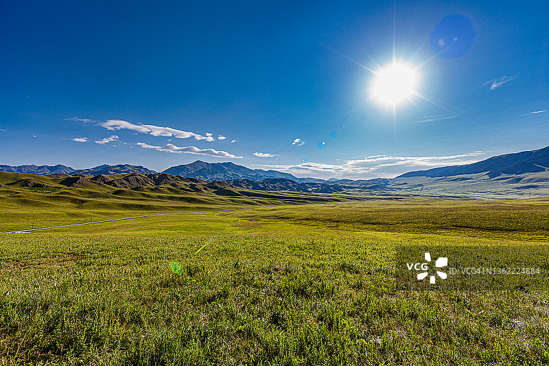 山脉与草原风光图片素材