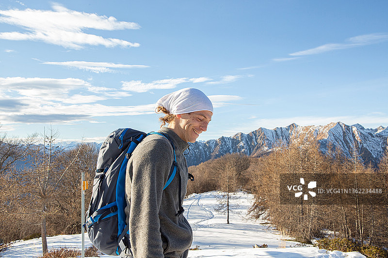 徒步男子肖像图片素材